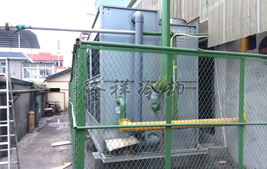 冷却塔应按安装在通风良好的场所，尽量避开灰尘多、酸性大、水蒸气大的场所。 